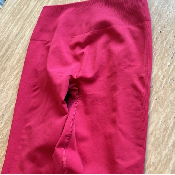 Lululemon Zone In Tight. Cranberry 27 inch. Size 8. Like New - Picture 9 of 10